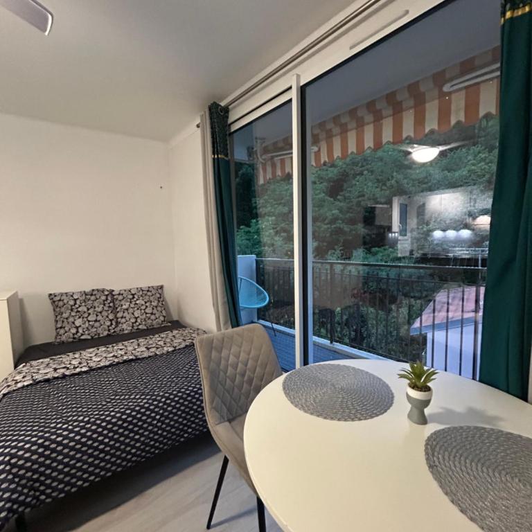 Grand Studio 4 couchages Gare routière et train station Plages et Casino à pied Nespresso Netflix fast Wifi - Appartement 1 Chambre - 7
