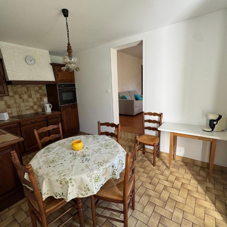 Maison à Lourdes, avec jardin - Two-Bedroom House - 13