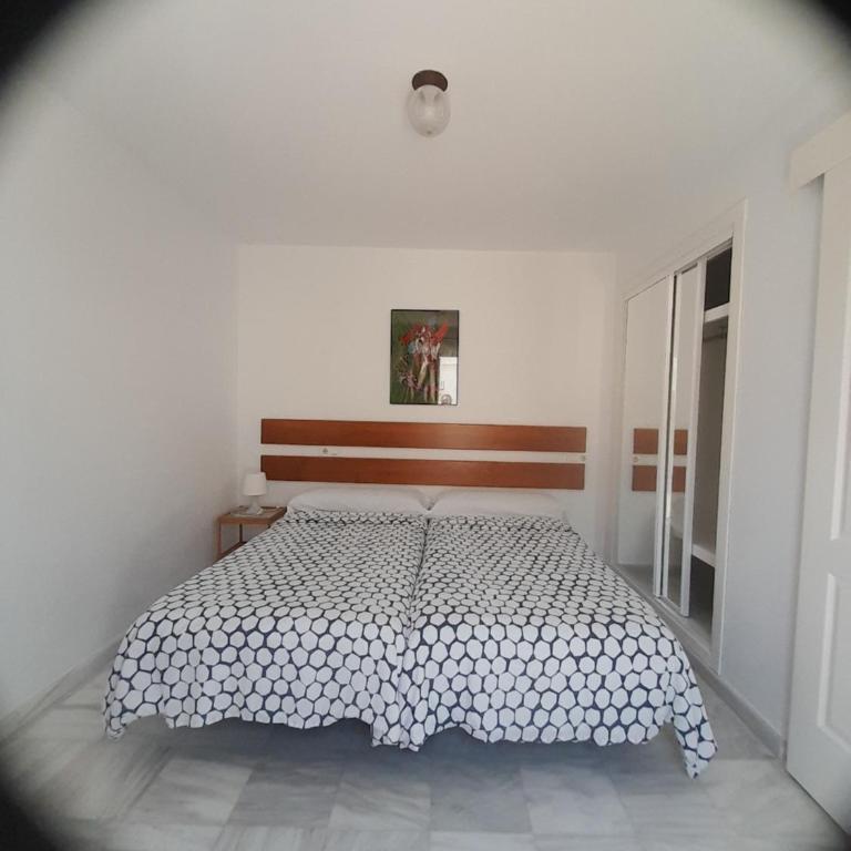 LA OLA Tarifa - Habitación Doble con baño privado - 2 camas - 5