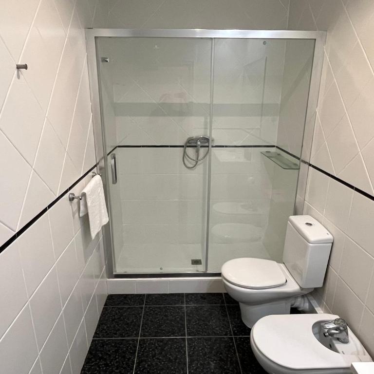 Pensión Miramar - Habitación Familiar con baño privado - 13