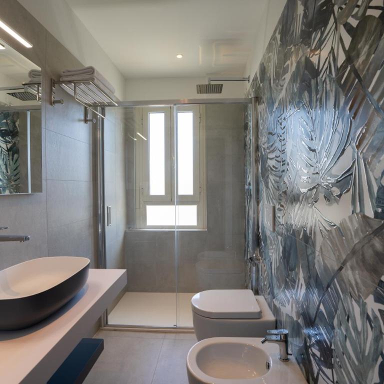Hotel Laurin - Comfort Room with Lateral Sea View - 5