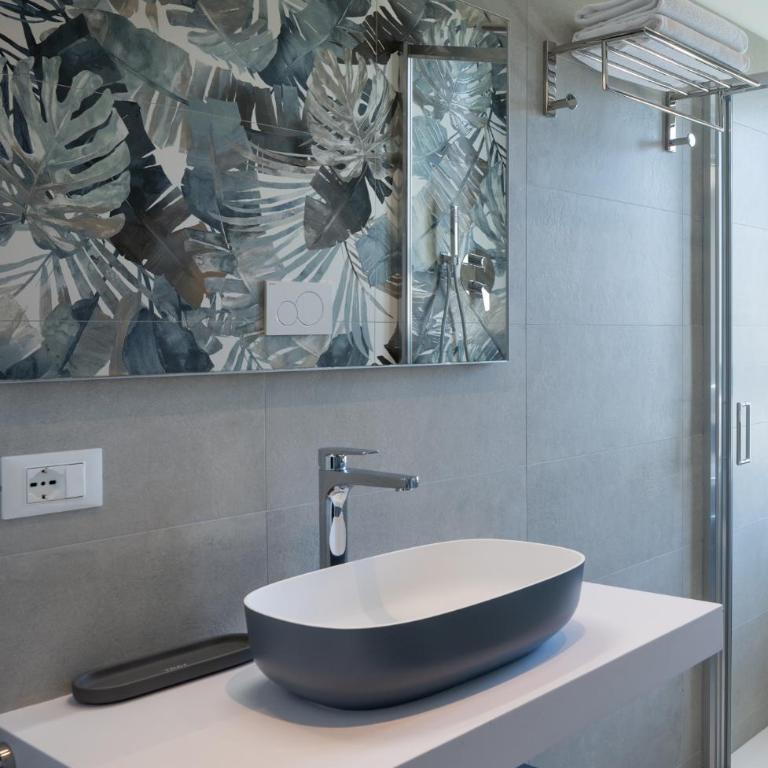 Hotel Laurin - Comfort Room with Lateral Sea View - 6