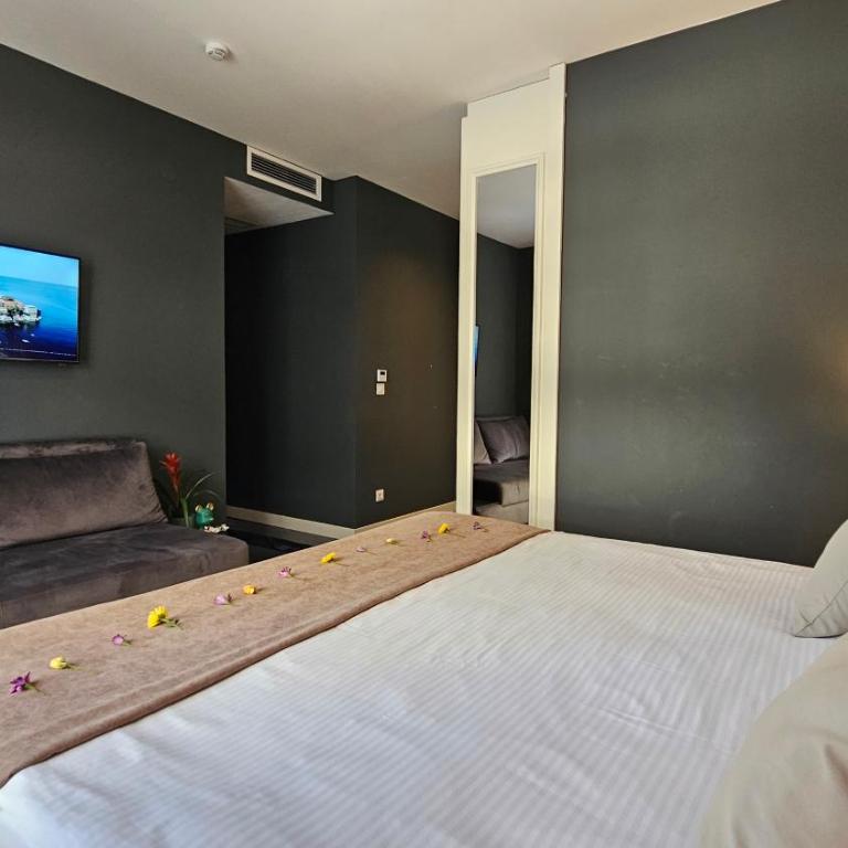Royalis Suites Rafailovici - Beachfront Sea View Apartments - Deluxe Family Two-bedroom Suite with Sea View - 17