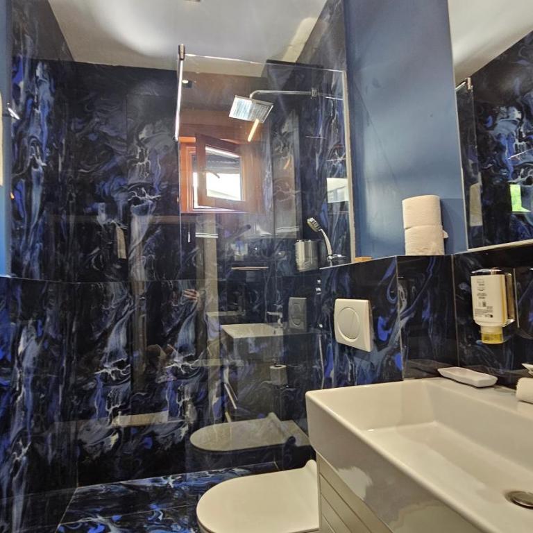 Royalis Suites Rafailovici - Beachfront Sea View Apartments - Economy Double Room - 4