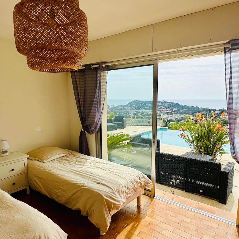 new! Villa privée avec piscine individuelle et vue mer panoramique, au calme, proche plages et Saint-Tropez - Maison 3 Chambres - 36