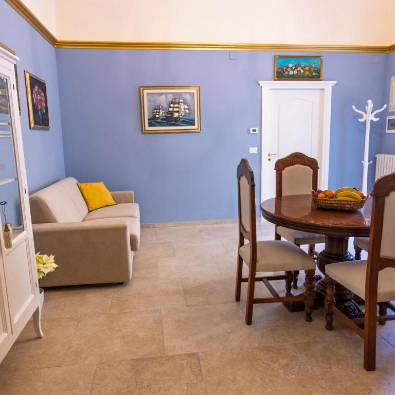 Old House - Historic Beauty Central Home, Otranto - Two-Bedroom Apartment - 4