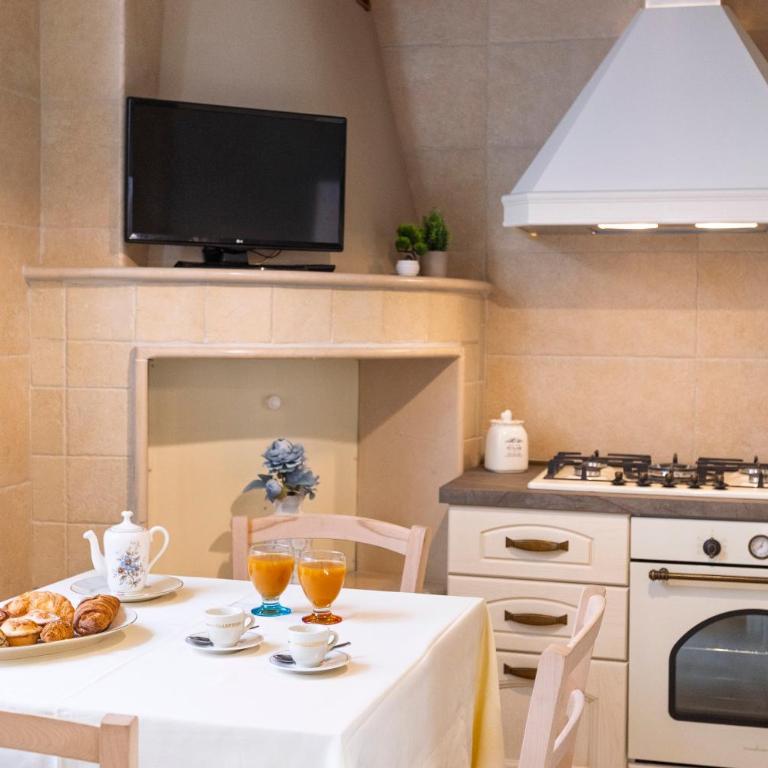 Old House - Historic Beauty Central Home, Otranto - Two-Bedroom Apartment - 6