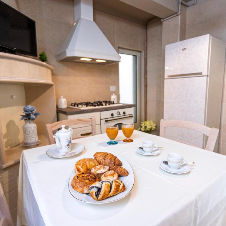 Old House - Historic Beauty Central Home, Otranto - Two-Bedroom Apartment - 7