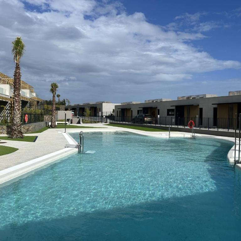 Spacious Beach House in Malaga-Cala de Mijas, amazing see view, 3 bedroom, garden & Common Pool - Casa Vacacional de 3 dormitorios - 1