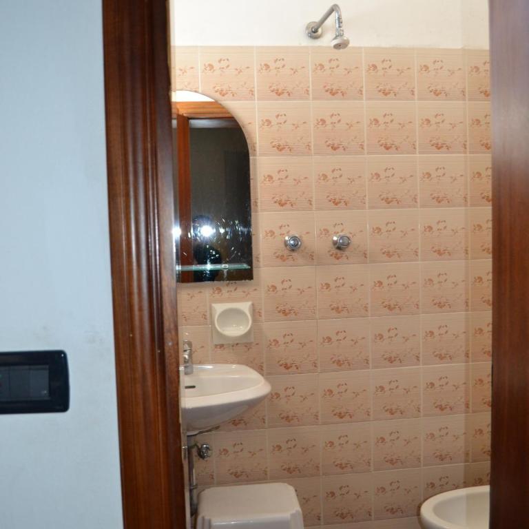 Hotel Rosy - Camera Matrimoniale - 11