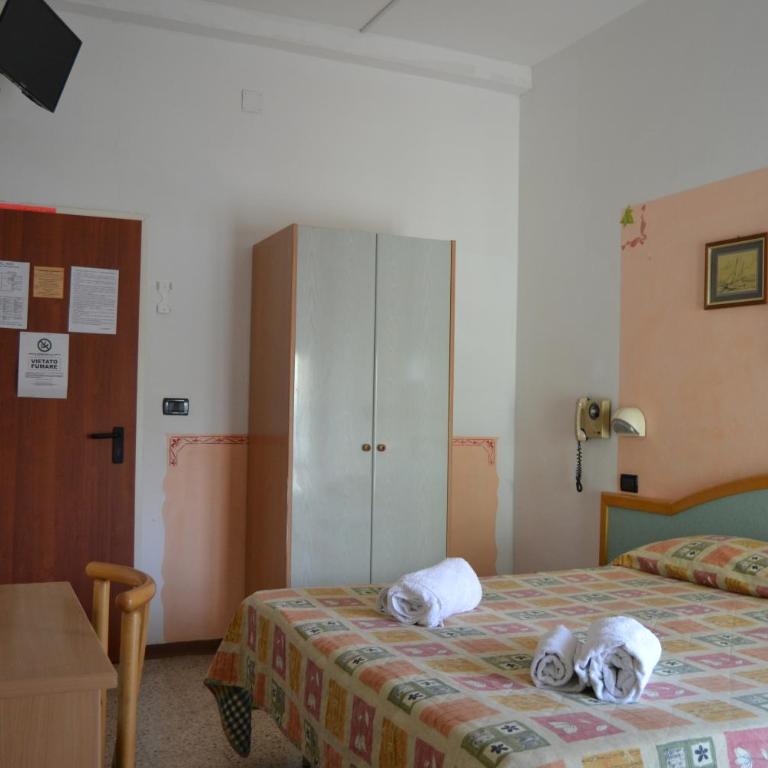 Hotel Rosy - Camera Matrimoniale - 13