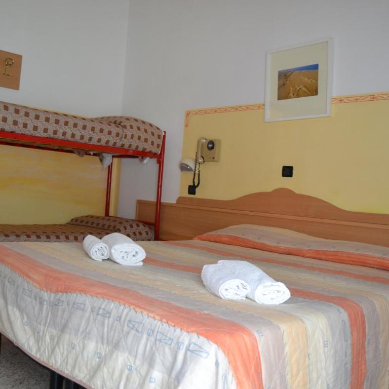 Hotel Rosy - Camera Quadrupla - 7