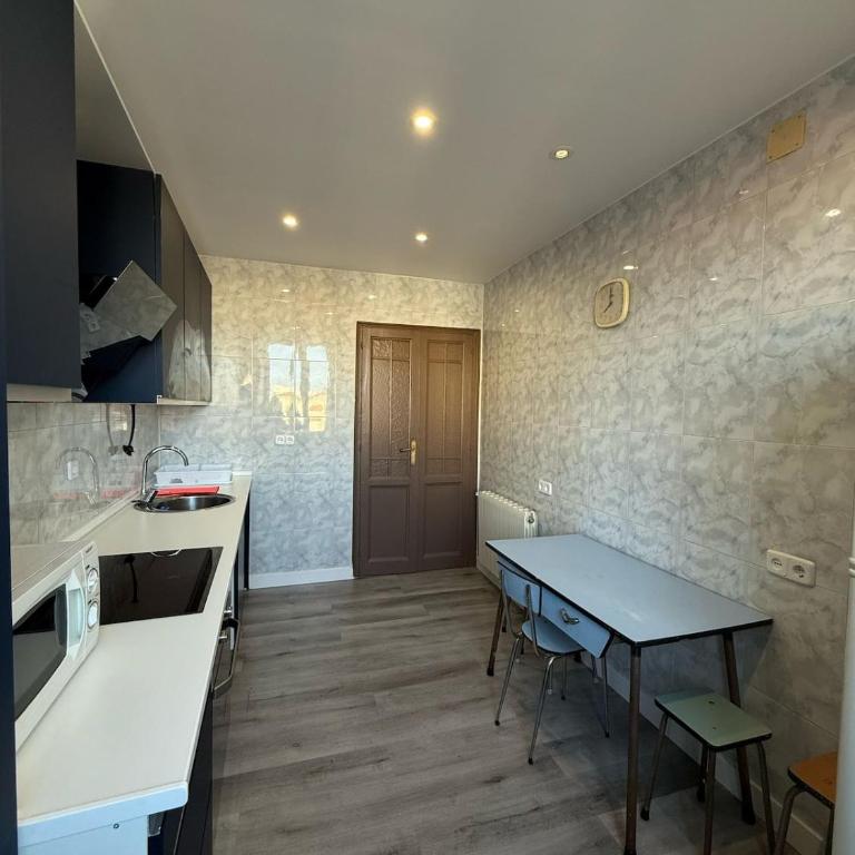 Amplio piso para 17 en pleno centro de Madrid - Apartamento - 4