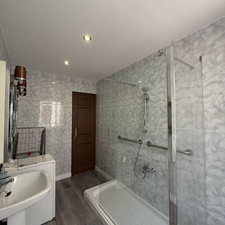 Amplio piso para 17 en pleno centro de Madrid - Apartamento - 10