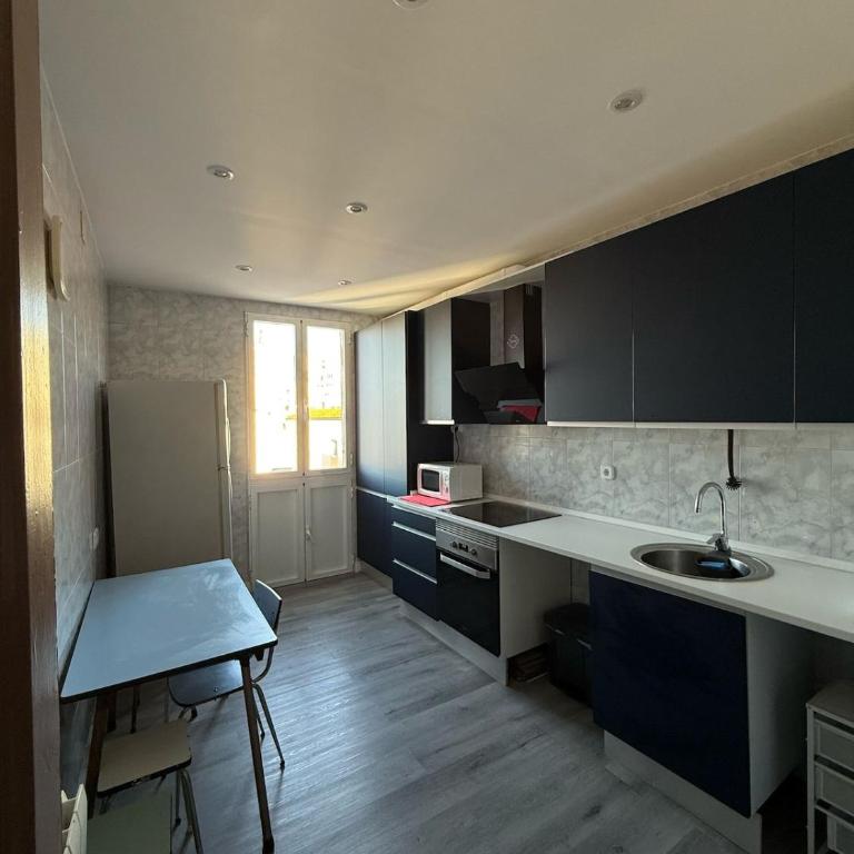 Amplio piso para 17 en pleno centro de Madrid - Apartamento - 12