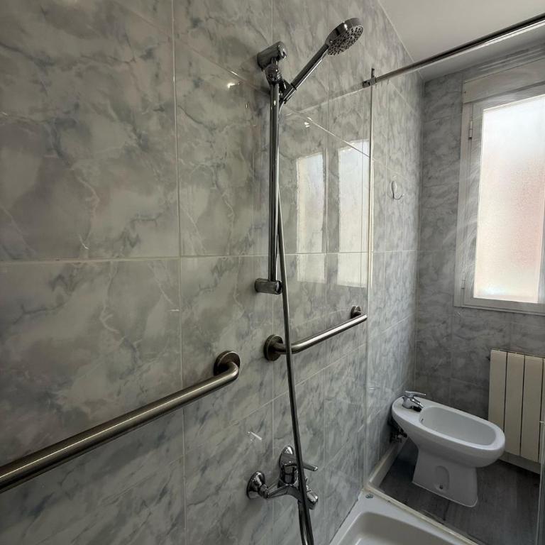 Amplio piso para 17 en pleno centro de Madrid - Apartamento - 15