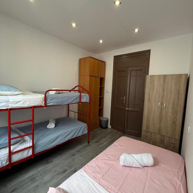 Amplio piso para 17 en pleno centro de Madrid - Apartamento - 26