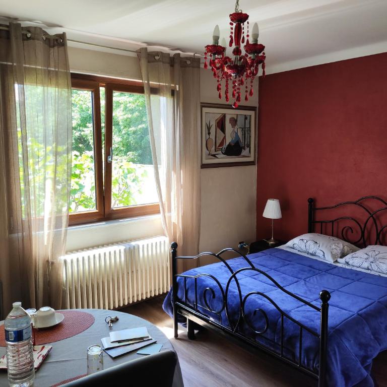 Colmar Room,chambre privée chez l'habitant,parking voiture devant la maison,garage moto et vélo - Chambre Double - Vue sur Jardin - 2
