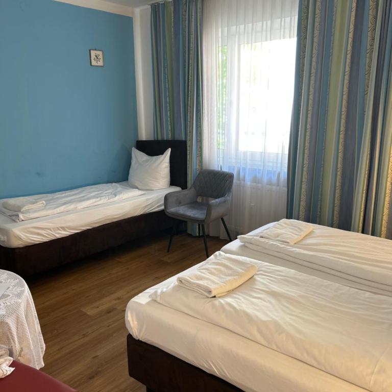 Hotel Pension Haydn - Chambre Triple avec Toilettes Communes - 5