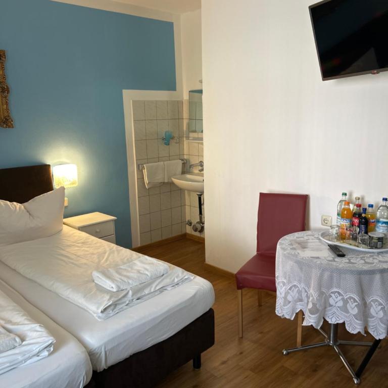 Hotel Pension Haydn - Chambre Triple avec Toilettes Communes - 7