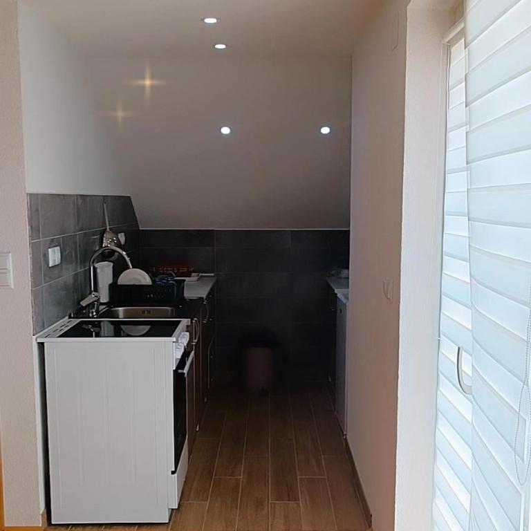 SlatkiDom - Four-Bedroom Apartment - 7