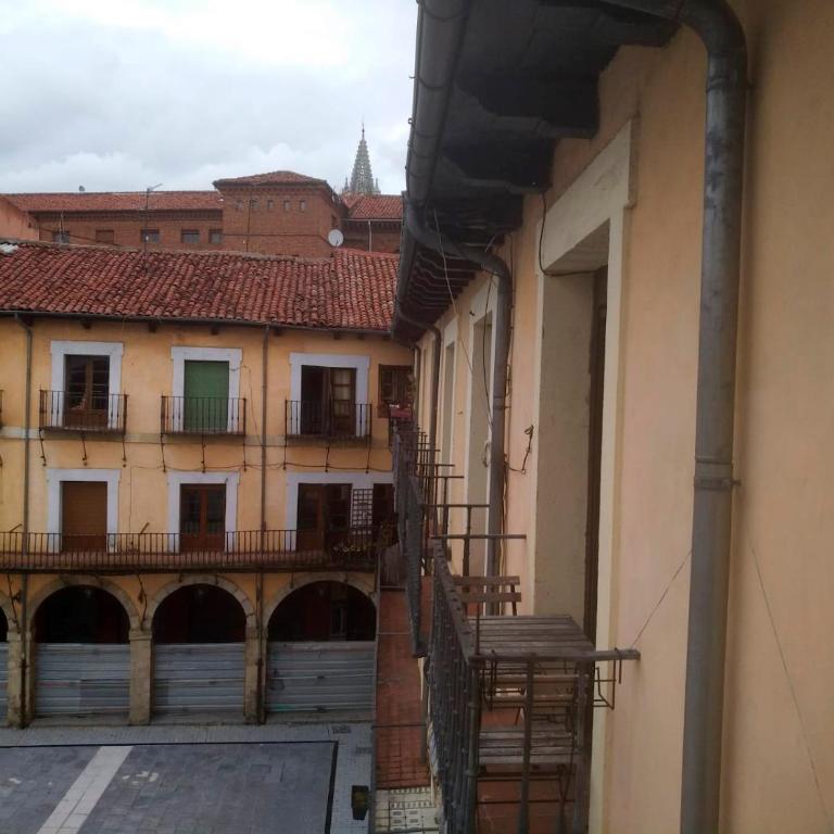Plaza Mayor de León 3ª planta en edificio histórico sin ascensor con vistas privilegiadas - Apartamento de 2 dormitorios - 16
