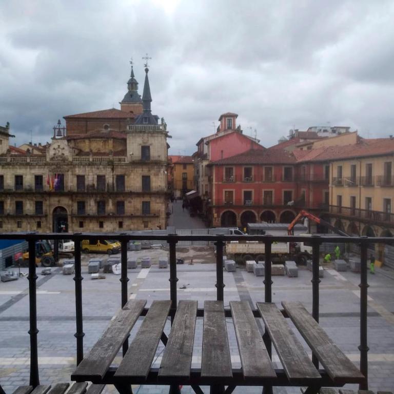 Plaza Mayor de León 3ª planta en edificio histórico sin ascensor con vistas privilegiadas - Apartamento de 2 dormitorios - 20