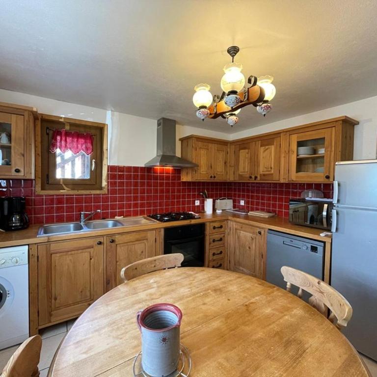 Appartement cosy 8 pers, 3 ch, proche pistes et centre, terrasse sud, parking, animaux acceptés - Apartment mit 3 Schlafzimmern - 9