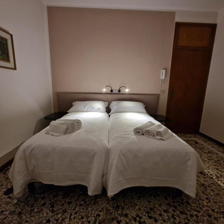 Albergo D'Ambros - Casa Belfiore Group - Camera Matrimoniale/Doppia con Letti Singoli - 19
