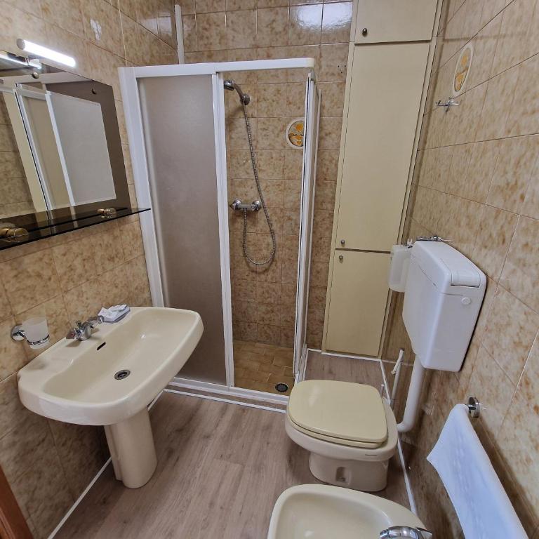 Albergo D'Ambros - Casa Belfiore Group - Camera Matrimoniale/Doppia con Letti Singoli - 15