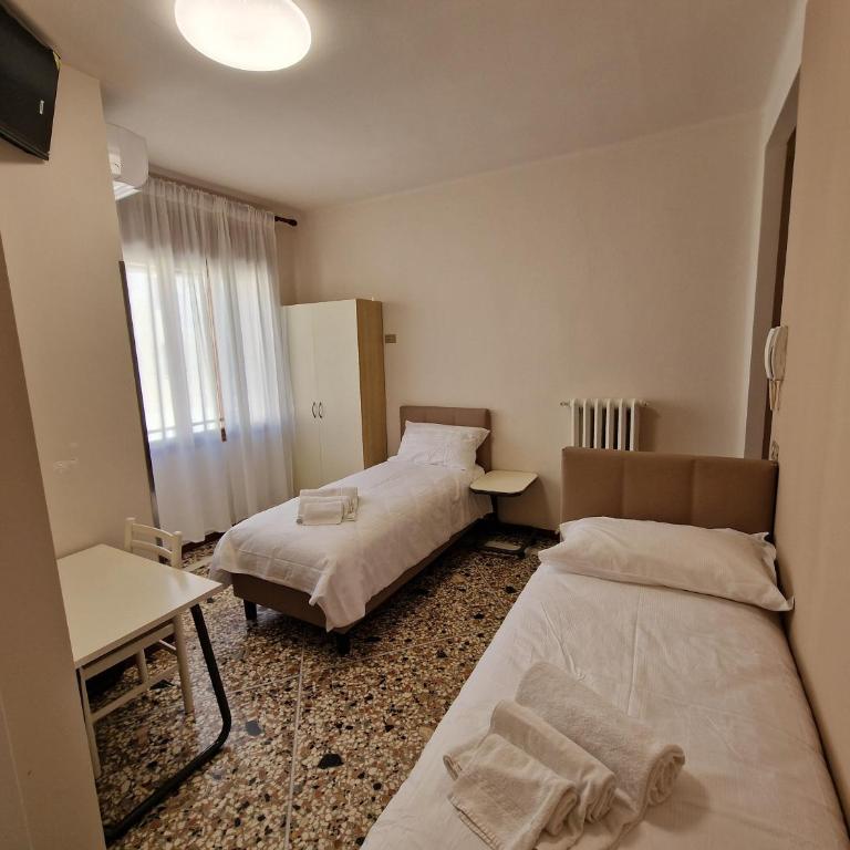 Albergo D'Ambros - Casa Belfiore Group - Camera Doppia con Letti Singoli - 4