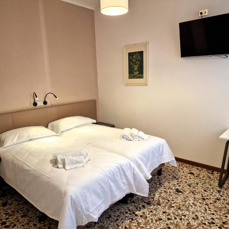 Albergo D'Ambros - Casa Belfiore Group - Camera Matrimoniale/Doppia con Letti Singoli con Terrazza - 3