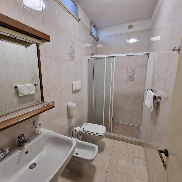 Albergo D'Ambros - Casa Belfiore Group - Camera Tripla - 3