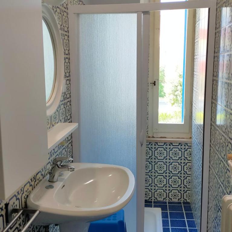 Bilocale con due bagni cod 496 FRONTEMARE CON SPIAGGIA INCLUSA - Appartamento con 1 Camera da Letto - 19
