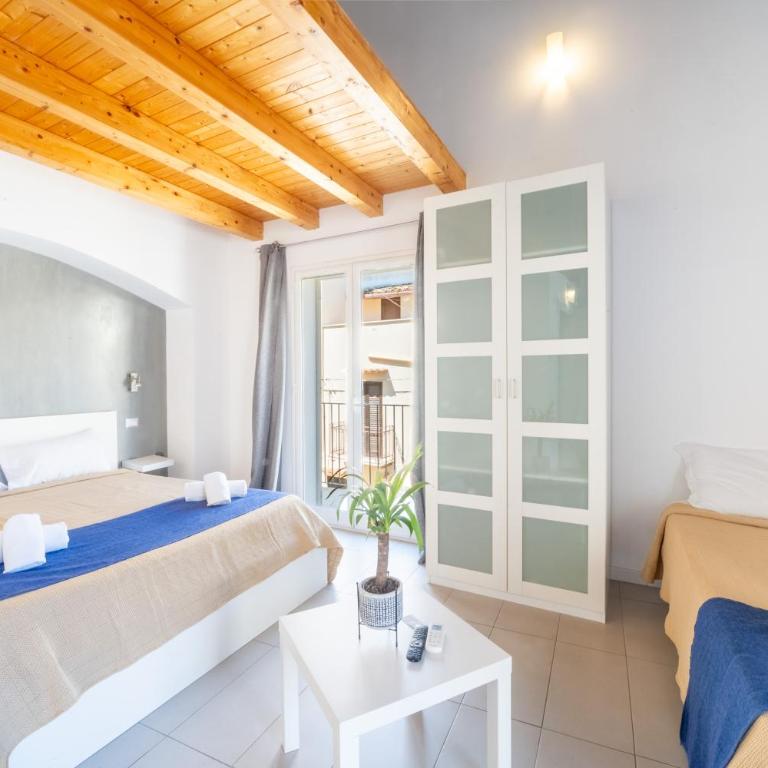 Opera Suite - Quadruple Room with Sea View - 1