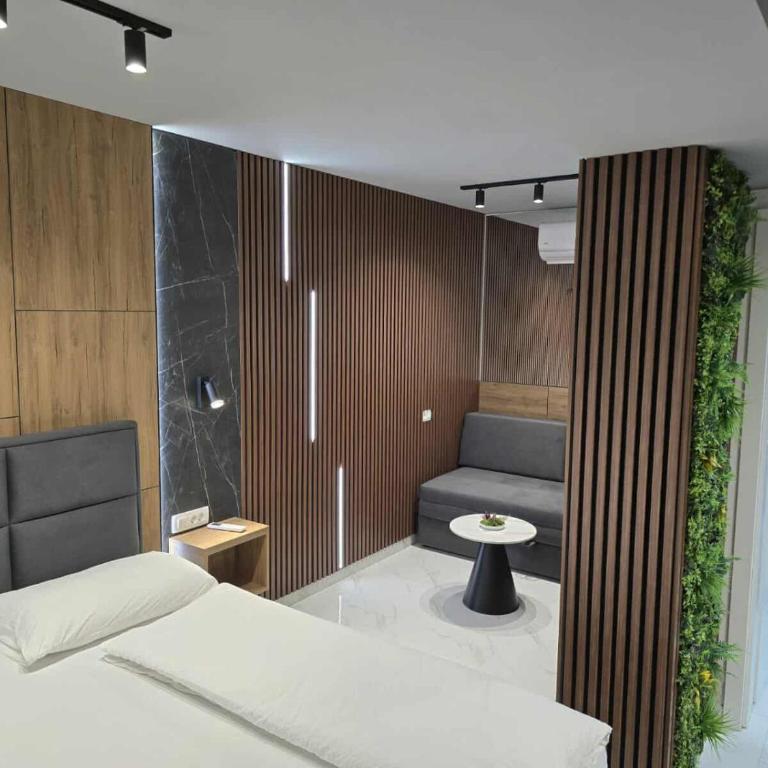 Hotel Villa Nadin - Deluks Dvokrevetna Soba sa Bračnim Krevetom - 2