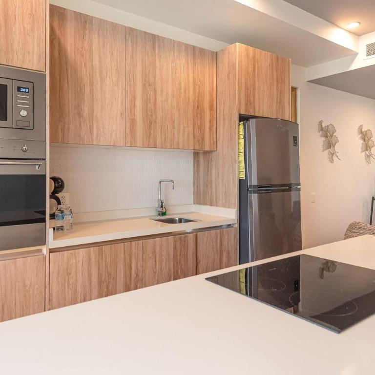 Luxury 2BD 2BA Ocean view 200m from beach - Apartment - 6