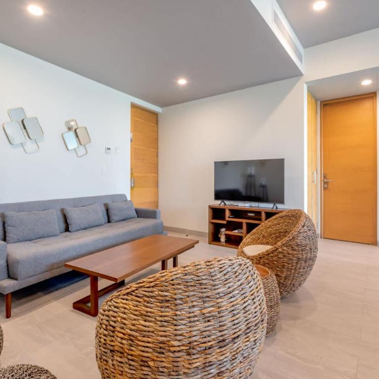 Luxury 2BD 2BA Ocean view 200m from beach - Apartment - 9