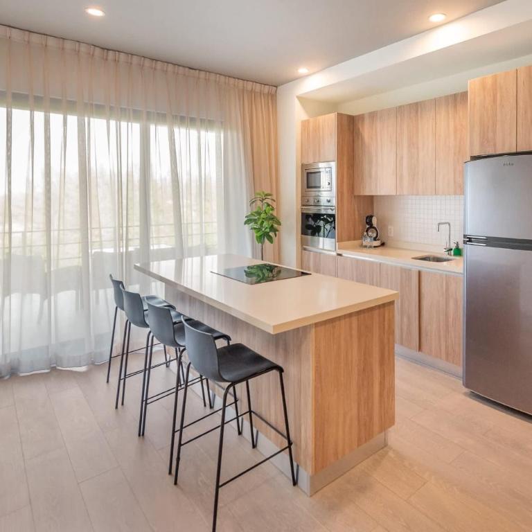 Luxury 2BD 2BA Ocean view 200m from beach - Apartment - 14