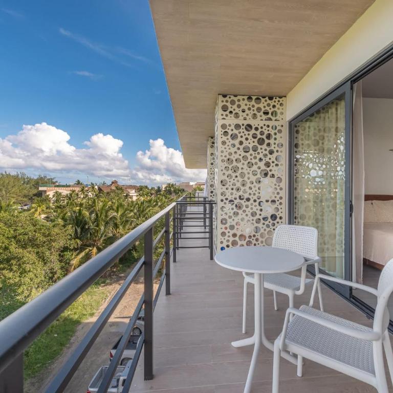 Luxury 2BD 2BA Ocean view 200m from beach - Apartment - 48