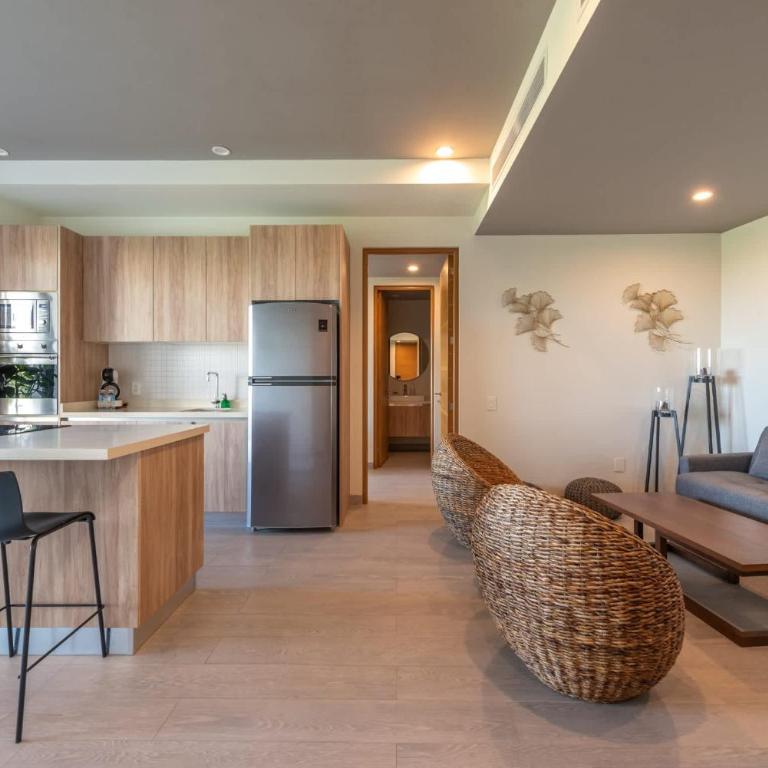 Luxury 2BD 2BA Ocean view 200m from beach - Apartment - 11