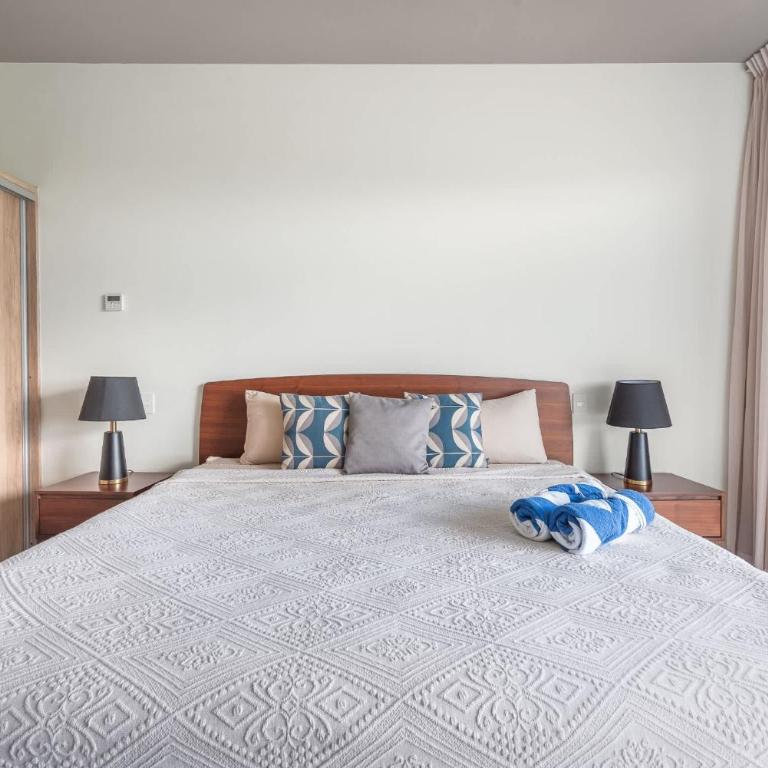 Luxury 2BD 2BA Ocean view 200m from beach - Apartment - 21