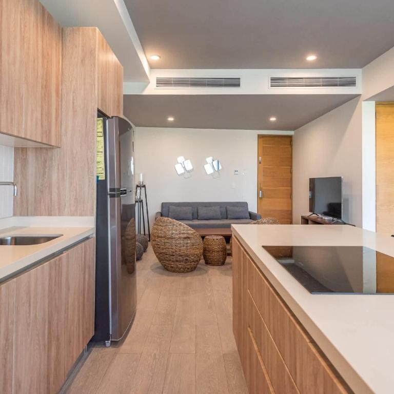 Luxury 2BD 2BA Ocean view 200m from beach - Apartment - 12