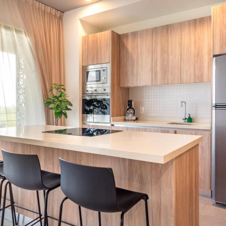 Luxury 2BD 2BA Ocean view 200m from beach - Apartment - 5