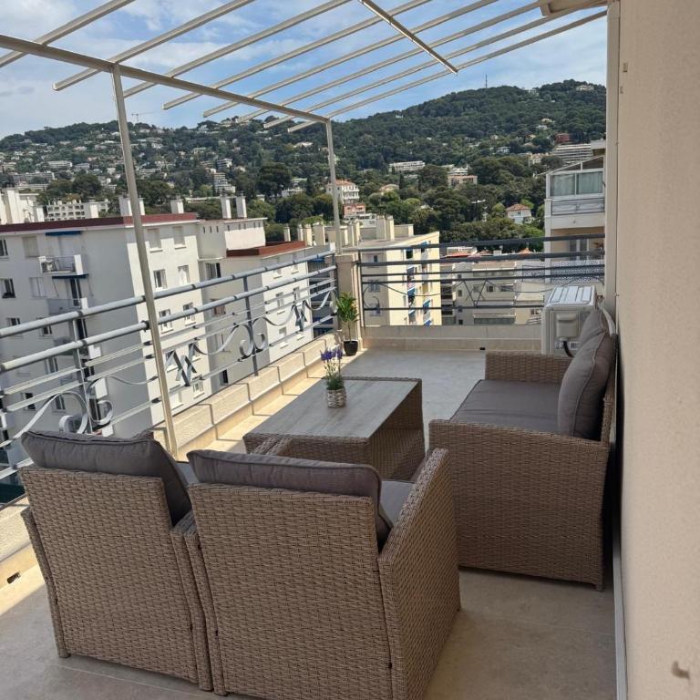 Charmant T2 rénové avec grande terrasse - Apartment - 40