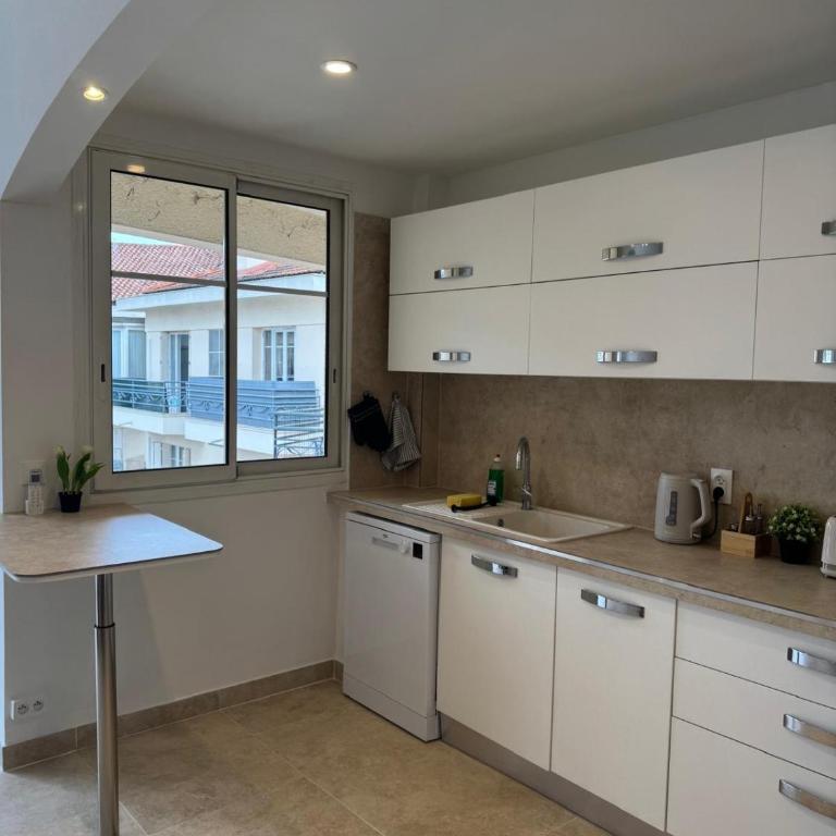 Charmant T2 rénové avec grande terrasse - Apartment - 24