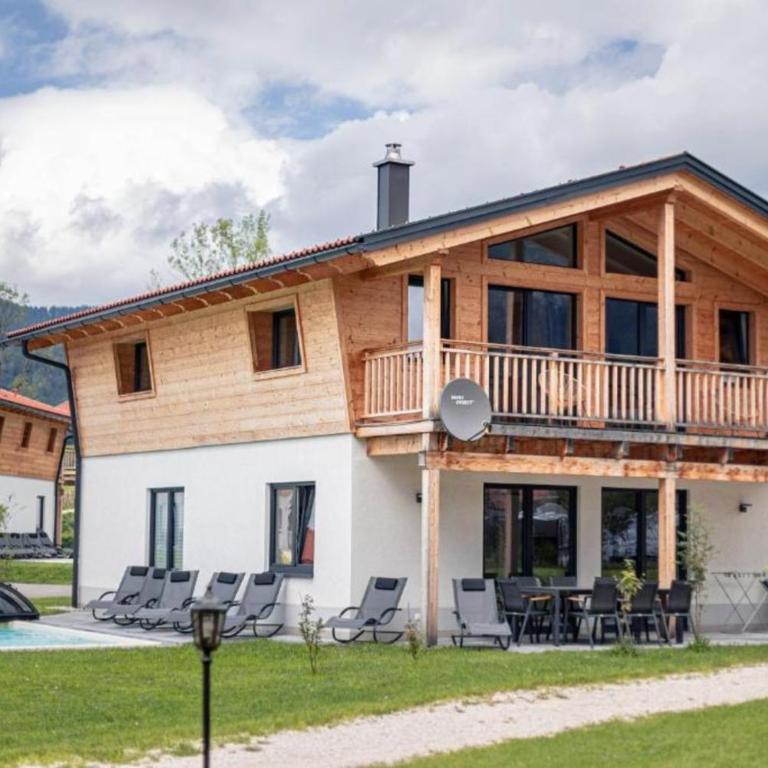 Luxalps- Chalets Inzell- Sauna- Skifahren- Wandern- Natur- Chiemgau Card - Chalet No 8 & 16 mit Hot Pot - Chalet mit 3 Schlafzimmern - 17