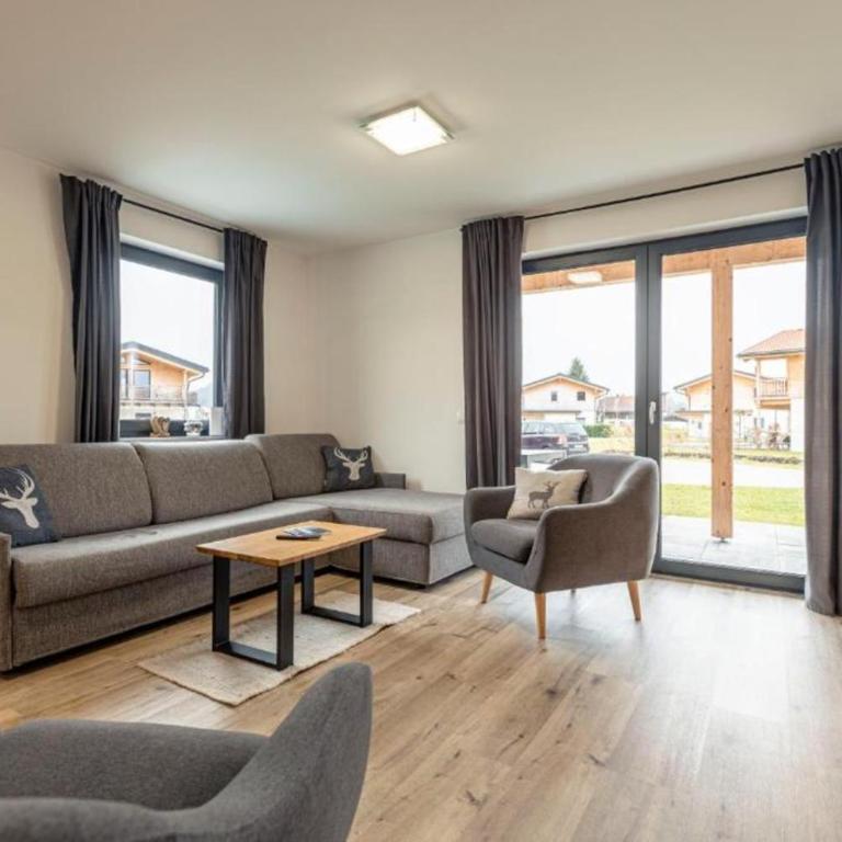 Luxalps- Chalets Inzell- Sauna- Skifahren- Wandern- Natur- Chiemgau Card - Chalet No 8 & 16 mit Hot Pot - Chalet mit 3 Schlafzimmern - 24