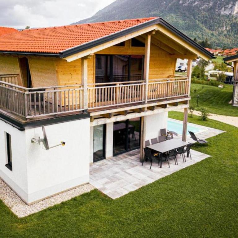 Luxalps- Chalets Inzell- Sauna- Skifahren- Wandern- Natur- Chiemgau Card - Chalet No 8 & 16 mit Hot Pot - Chalet mit 3 Schlafzimmern - 12