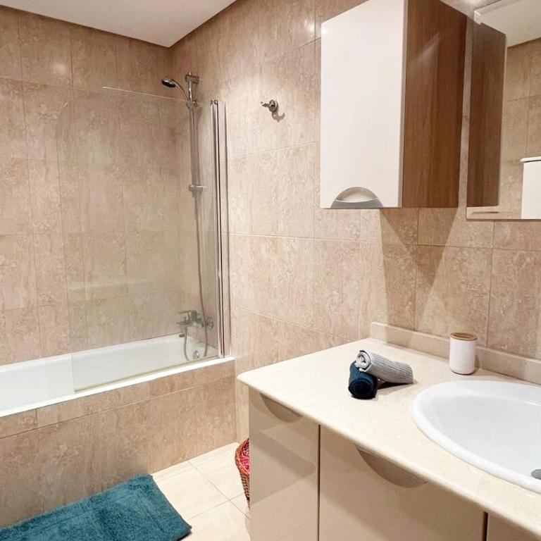 Cozy Retreat in Estepona Port - Two-Bedroom Apartment - 5